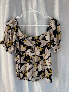Volcom Black Floral Puff-Sleeve Blouse with Mustard Leaves